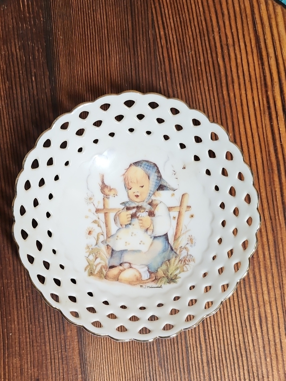 Hummel He Loves Me Reticulated Porcelain Plate with Child Illustration